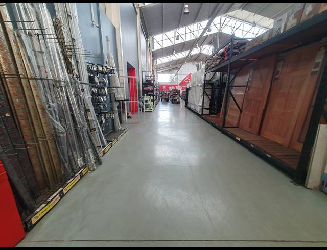 1,690M² WAREHOUSE FOR SALE IN ORMONDE